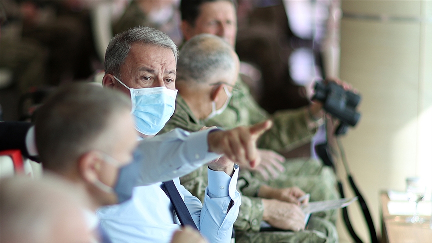 Milli Savunma Bakanı Akar'dan "terörist neredeyse hedef orası" vurgusu