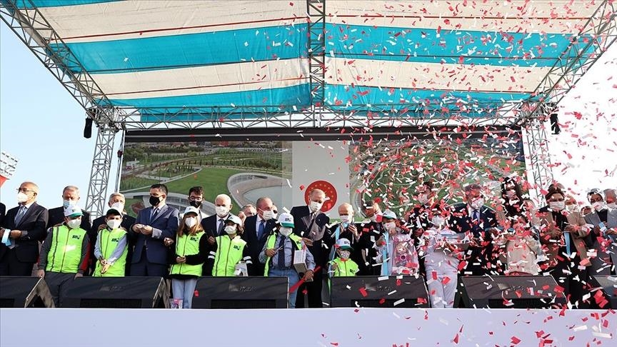 أردوغان وباهتشلي يزرعان شجرًا تذكاريًا في "حديقة العاصمة الوطنية"