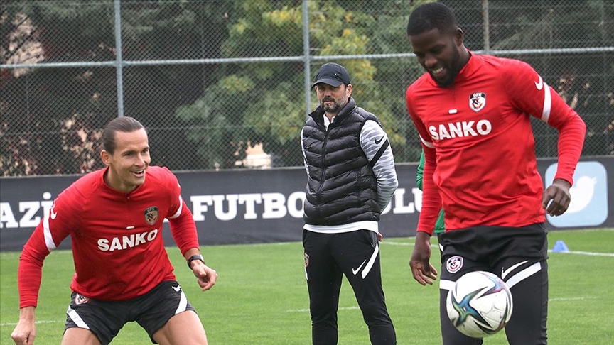Gaziantep FK Teknik Direktörü Erol Bulut yeni bir başlangıçı hedefliyor