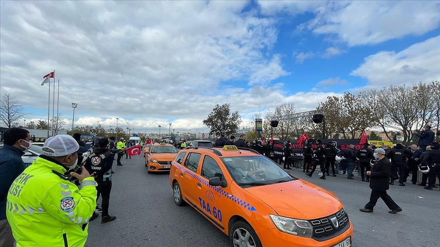İstanbul'da taksicilerden İBB'ye protesto
