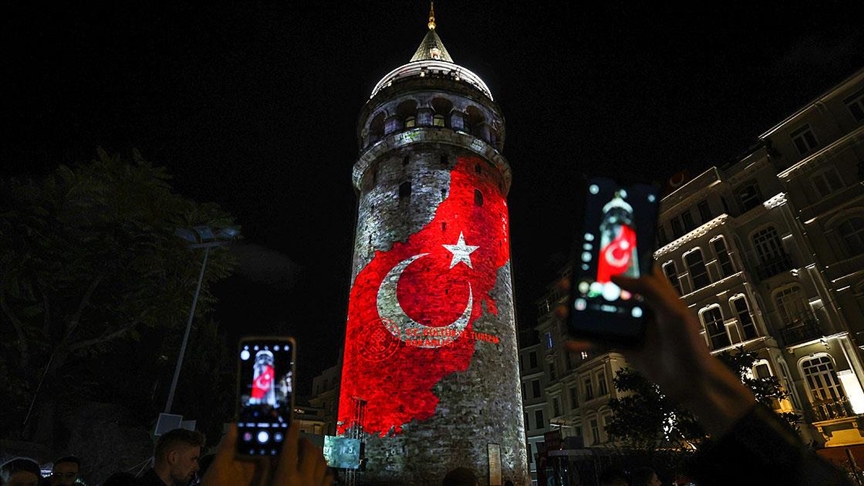 Galata Kulesi'nde Cumhuriyet Bayramı'na özel görsel şölen 