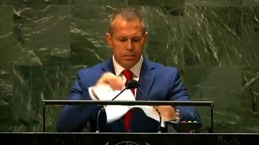 L'ambassadeur d'Israël auprès de l’ONU déchire un rapport condamnant les crimes de son pays contre les Palestiniens