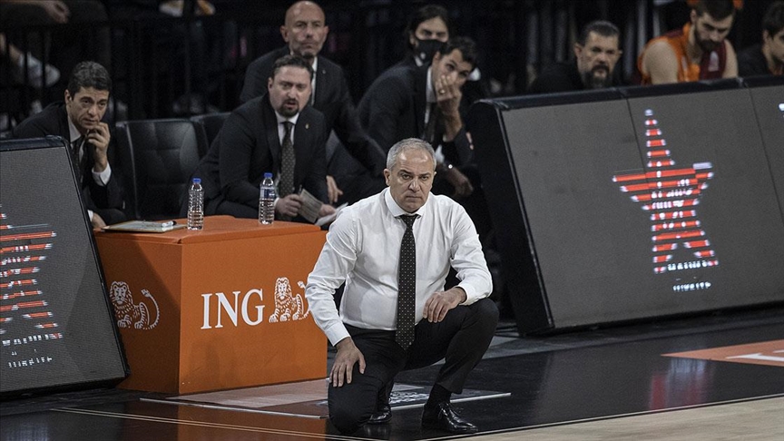 Galatasaray Nef Başantrenörü Ekrem Memnundan büyük fedakarlık