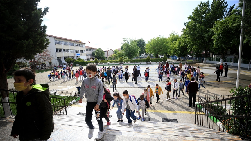 Sağlık Bakanı Koca: Okulların kapanması ihtimali Bilim Kurulunun gündeminde yok