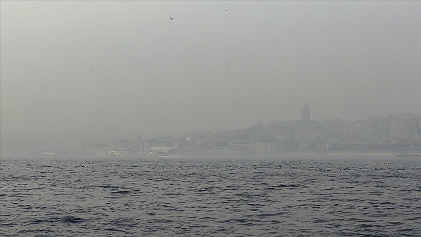 İstanbul Boğazında gemi geçişlerine sis engeli