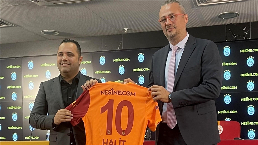 Nesine.com iki yıllığına Galatasaray'ın forma sırt sponsoru oldu