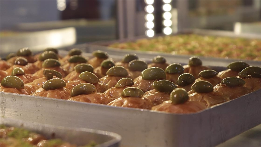 Gastronomi kenti Hatay'da zeytin ve zeytinyağlı baklava tezgahlardaki yerini aldı