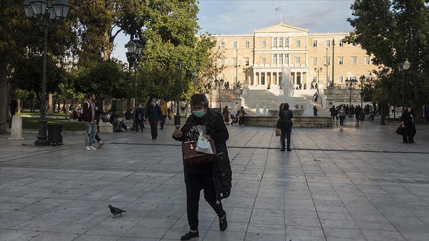 Yunanistanda günlük Kovid-19 vaka sayısı en yüksek seviyeye ulaştı