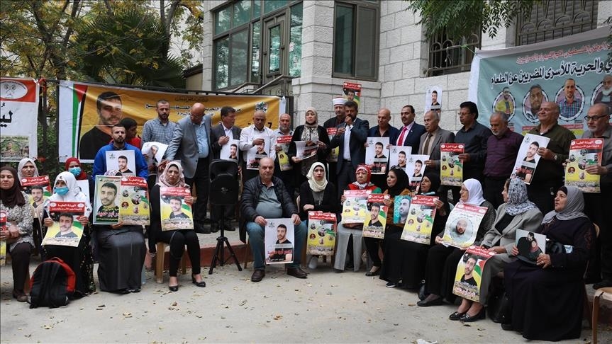 Des Palestiniens appellent à la libération immédiate des prisonniers en grève de la faim