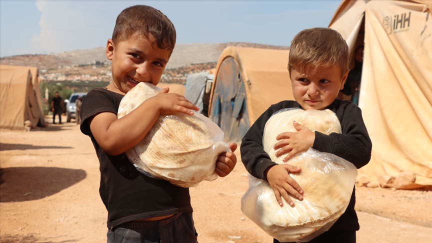 İHH, Suriyede günde 300 bin ekmek dağıtıyor
