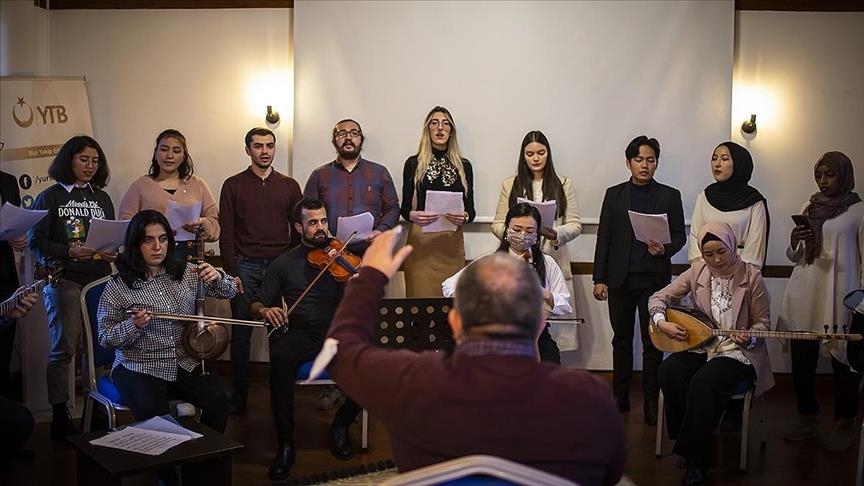 Foreign students develop ear for Turkish music