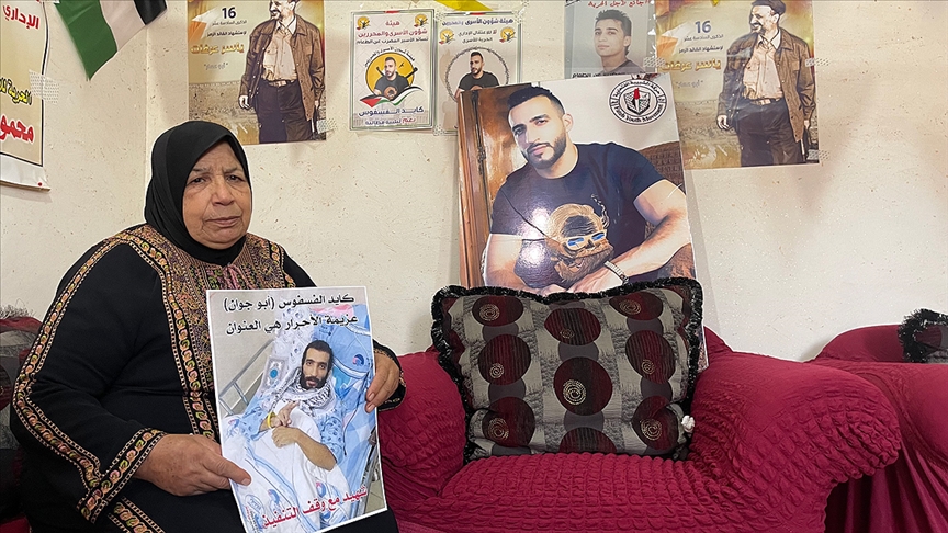 Yaklaşık 4 aydır açlık grevindeki Filistinli tutuklunun annesi oğlunun ölüsünü değil dirisini istiyor