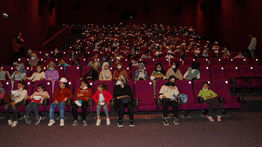Diyarbakırda kırsaldaki 8 bin öğrenci sinema keyfi yaşadı