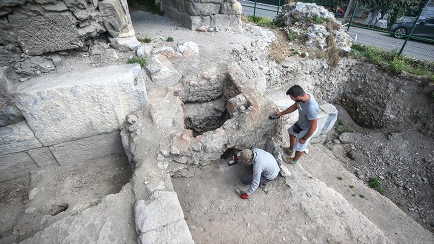 Arqueólogos en Turquía descubren letrinas exclusivas para artistas en teatro antiguo