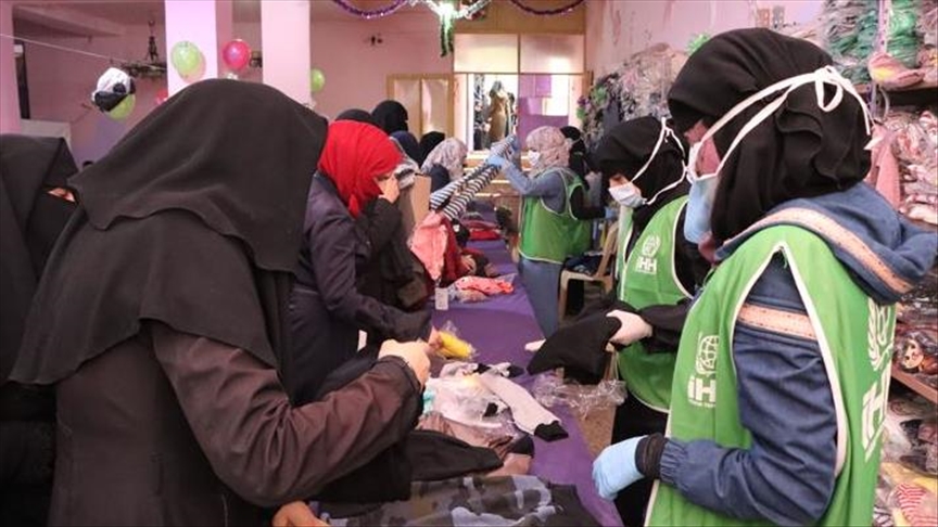 "الإغاثة التركية" توزّع ملابس شتوية على آلاف الأيتام بسوريا