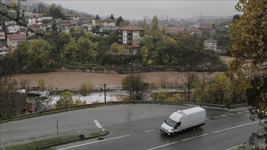 Ministarstvo saobraćaja KS: Situacija se popravlja, osposobljene ceste u Trnovu i Ilijašu