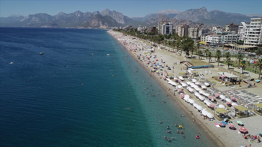 Yılı 9 milyondan fazla turistle kapatmaya hazırlanan Antalya, 2022den daha umutlu