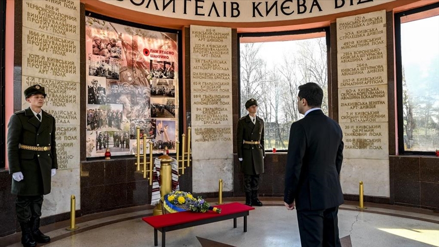 Президент Украины почтил память освободителей Киева от нацистов