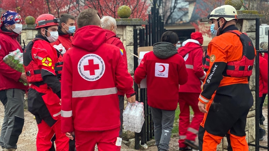Türk Kızılaydan Bosna Hersekte sel bölgelerindeki ekiplere gıda ve su yardımı