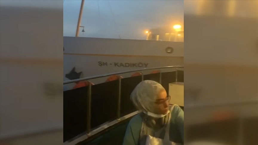 İstanbulda iki vapur, yoğun sis nedeniyle çarpışma tehlikesi yaşadı