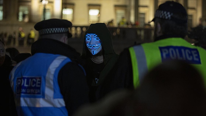 Londrada Şenlik Ateşi Gecesinde protestocular polisle çatıştı