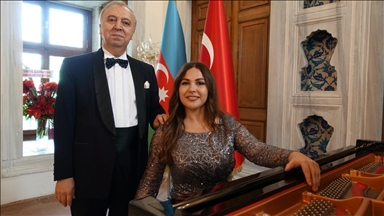 Azerbaycanlı sanatçılar Karabağ zaferinin yıl dönümüne İstanbul'da konser verdi