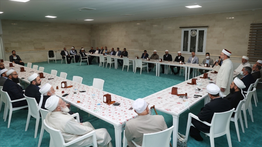 Diyanet İşleri Başkanı Erbaş, Şanlıurfa’da kanaat önderleri ile bir araya geldi