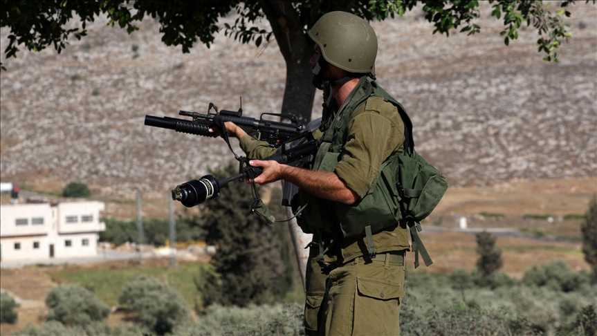 Palestinska djeca pješače pet kilometara do škole pod sjenom oružja izraelskih vojnika