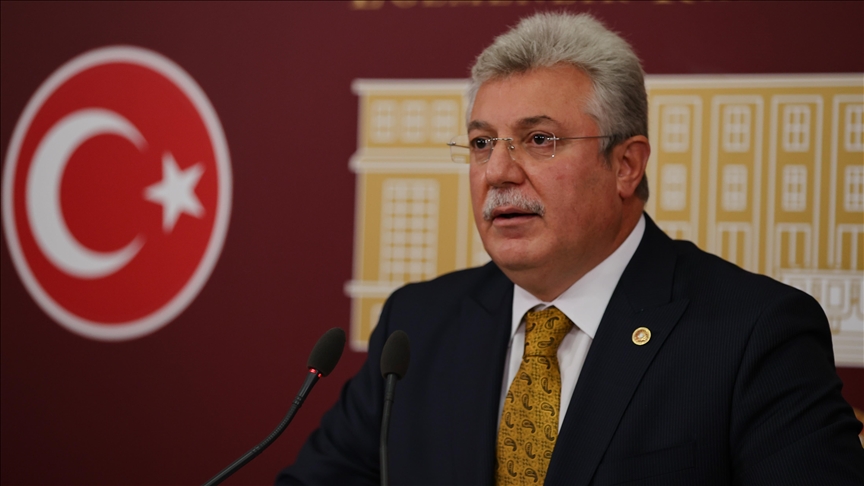 AK Parti'li Akbaşoğlu'ndan, İYİ Parti'li Türkkan'a "milletvekilliğinden istifa et" çağrısı