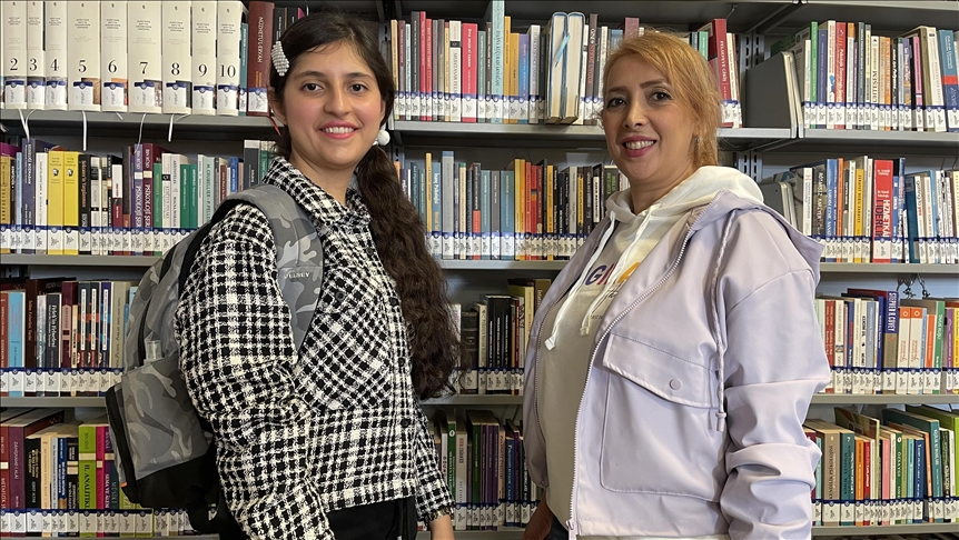 علاقه به فرهنگ و زبان ترکی مادر و دختر ایرانی را هم‌دانشگاهی کرد