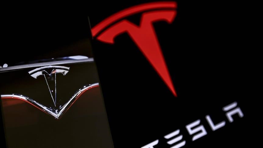Tesla down 4% after Musk asks about stock sale in Twitter poll