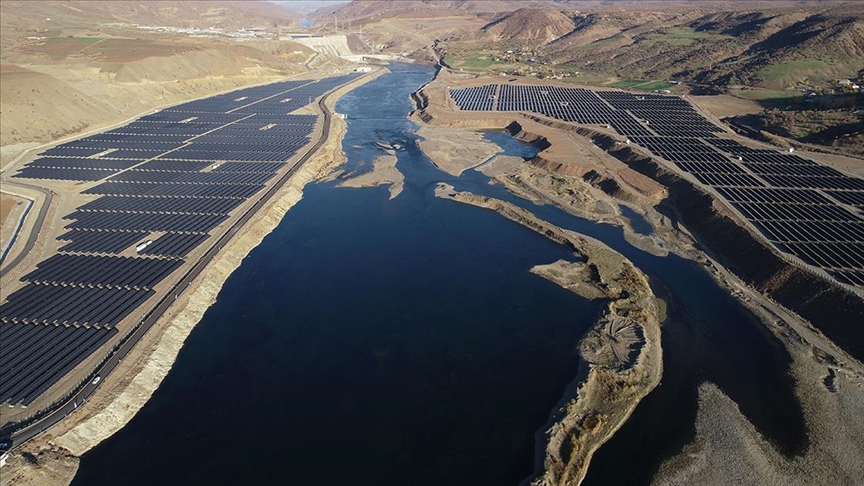 Türkiye'nin ilk, Avrupa'nın en büyük hibrit enerji santrali Bingöl’de hizmete girdi