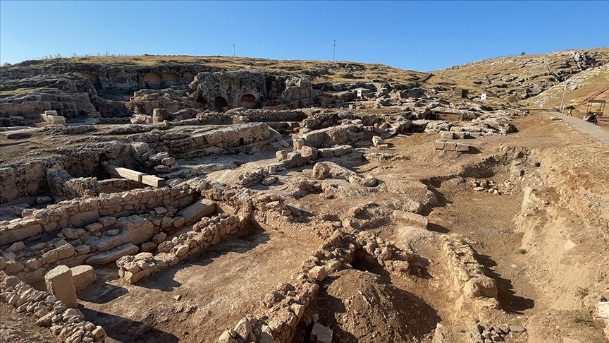 Perre Antik Kentindeki kazılarda depremde yıkılmış yapı bulundu