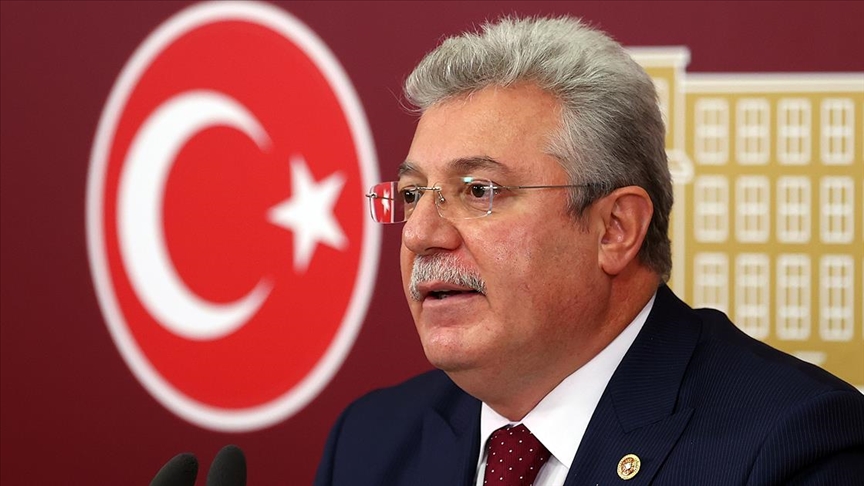 AK Parti Grup Başkanvekili Akbaşoğlu: Şehidimizin yakınlarına uzanan elleri ve dilleri lanetliyorum