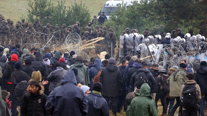 Rusya, Avrupayı Belarus-Polonya sınırında yaklaşan insani krize kayıtsız kalmakla suçladı