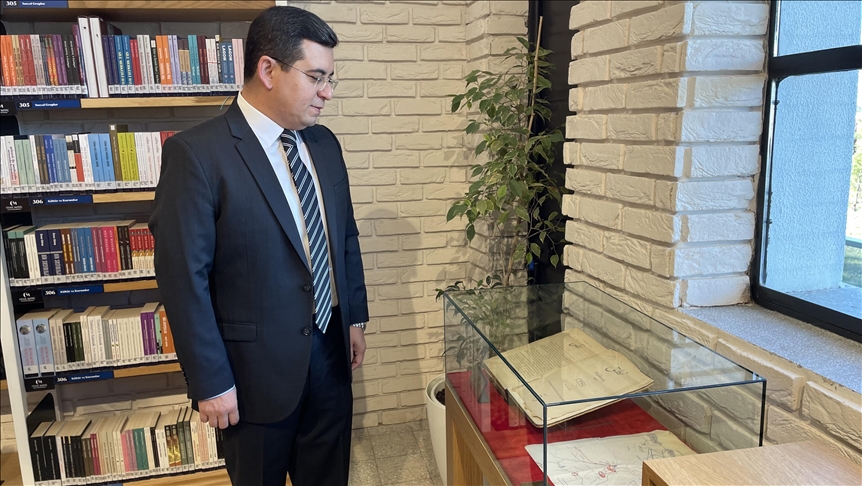 95 yıllık orijinal "Nutuk" Antalya'da sergileniyor