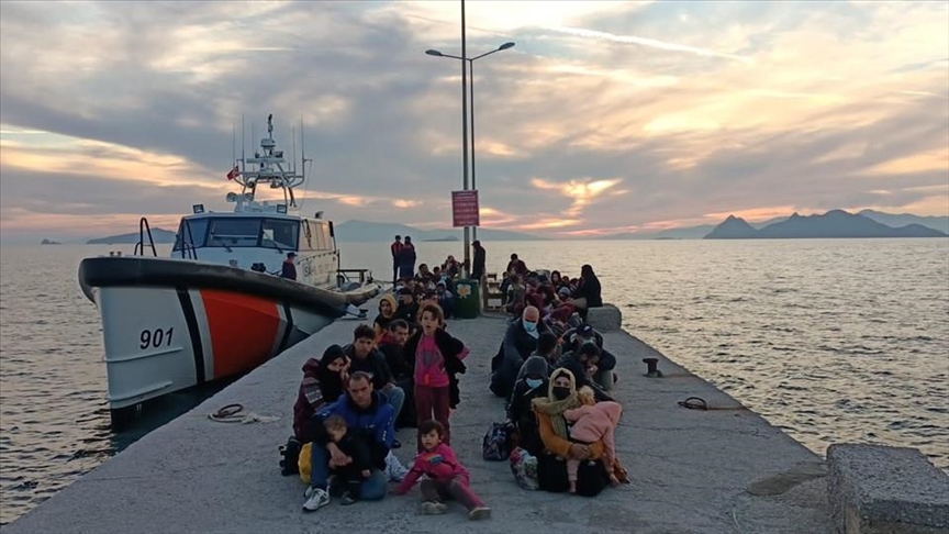 More than 100 irregular migrants rescued off western Turkey