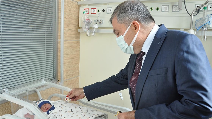 Sağlık Bakanı Fahrettin Kocanın paylaştığı aceleci bebek ve annesinin sağlık durumu iyi