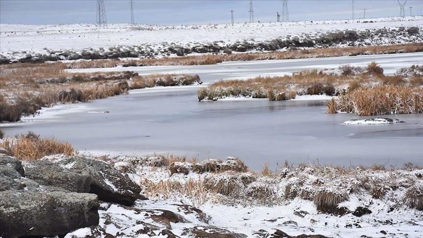 Озеро Чалы в турецком Карсе полностью покрылось льдом