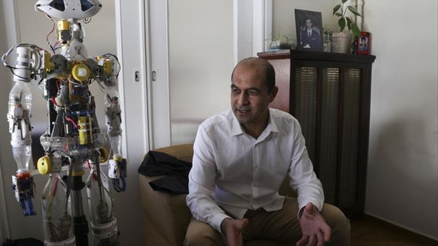 اليونان.. لاجئ أفغاني يطور روبوتا بإمكاناته الشخصية (تقرير)