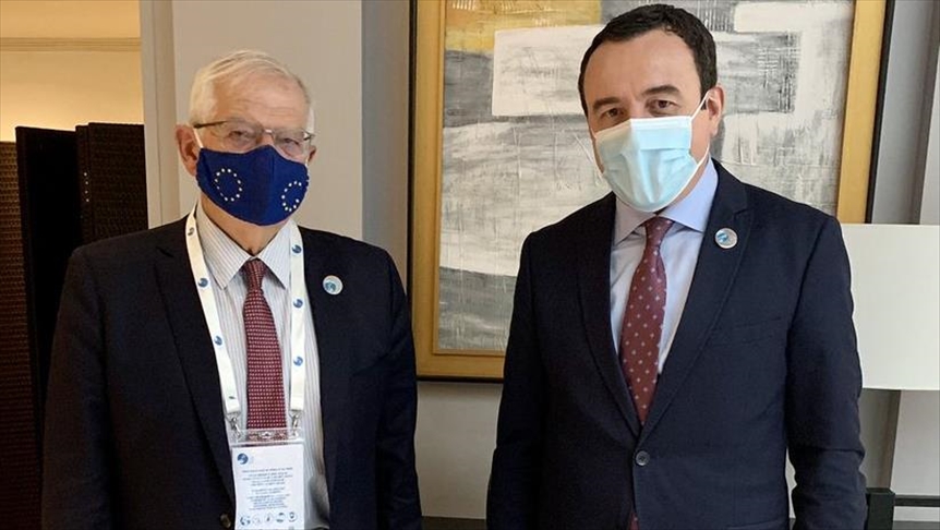 Kurti i Borrell se sastali na marginama Pariskog foruma za mir