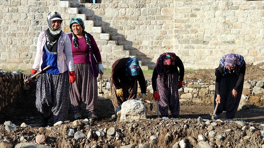 Payastaki arkeolojik kazılar bölgedeki kadınlara kazanç kapısı oldu