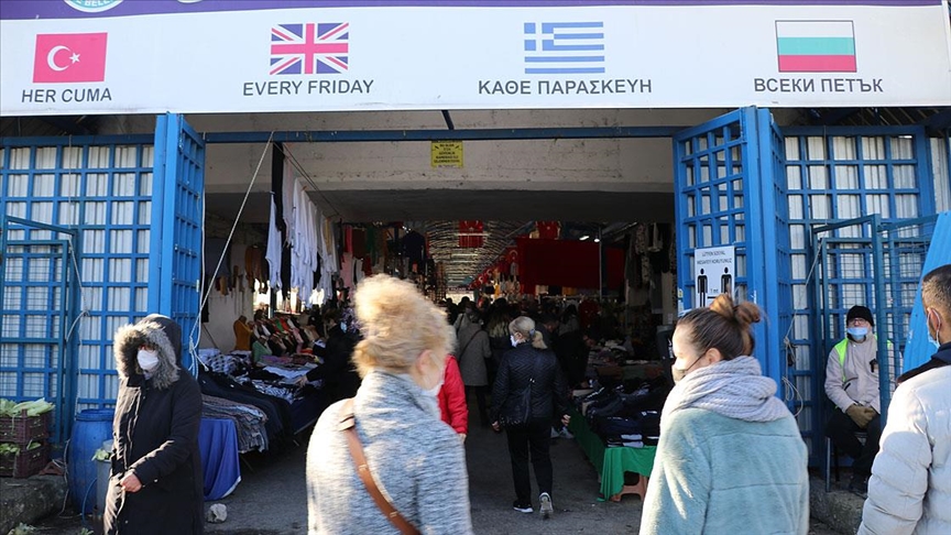 Yunan ve Bulgar turistler kışlık alışverişi için Edirnedeki sosyete pazarını tercih ediyor