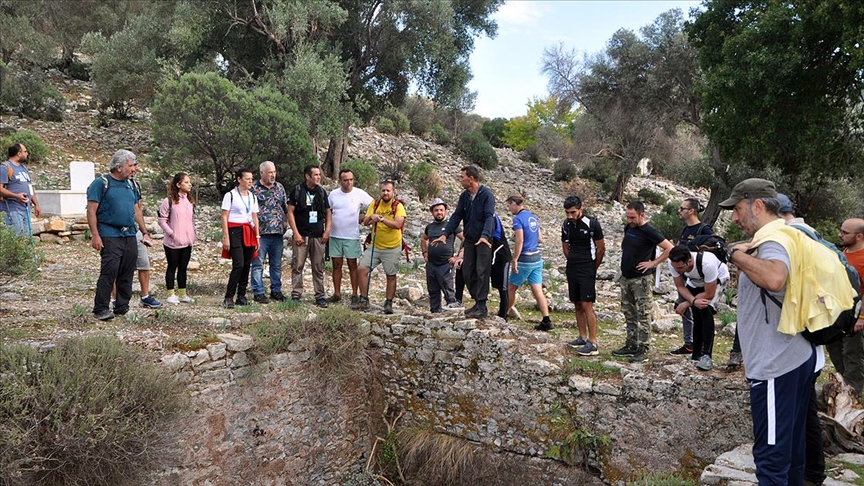 Yarımadanın 'Mutlu çobanı' turistlerin gönüllü rehberi oldu