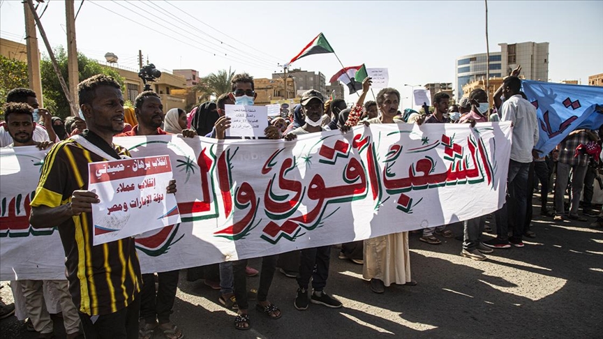 مستشار البرهان: تظاهرات السبت حررت "شهادة وفاة" لقوى سودانية