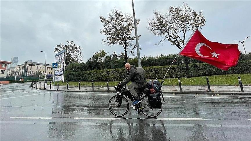 Turkish man pedals around globe to fight Islamophobia, racism