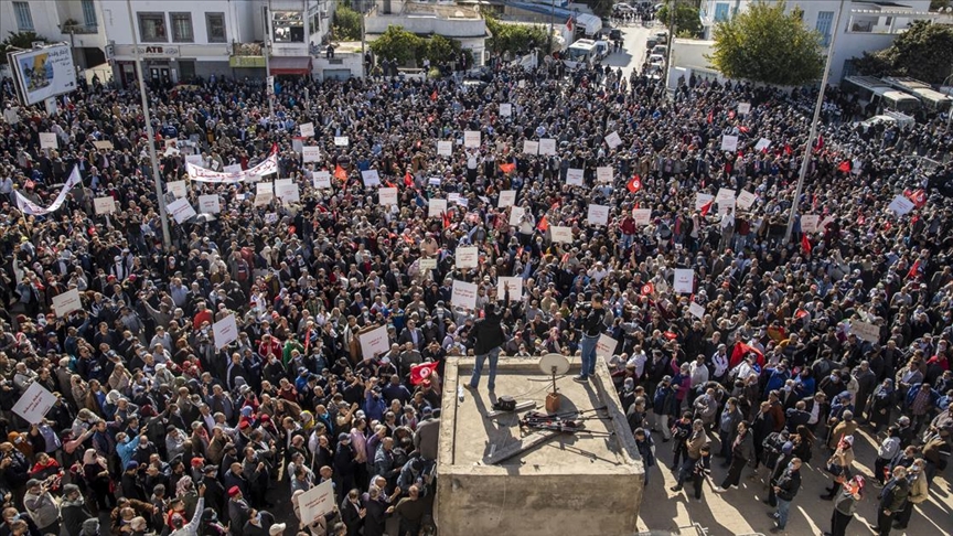 Tunuslular Cumhurbaşkanı Said’in 'olağanüstü kararlarını' protesto etti