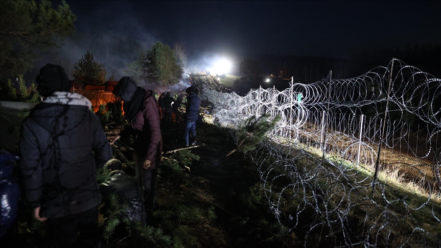 Poljska policija tvrdi da su ih na granici napali migranti