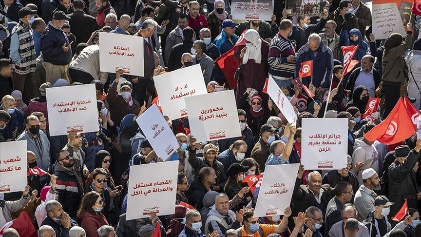 Tunisians protest presidents power grab near parliament