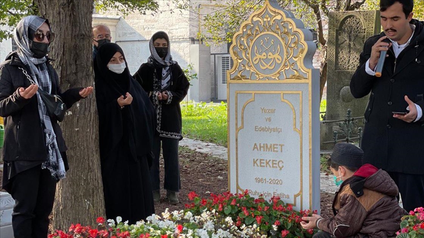 Gazeteci yazar Ahmet Kekeç kabri başında anıldı